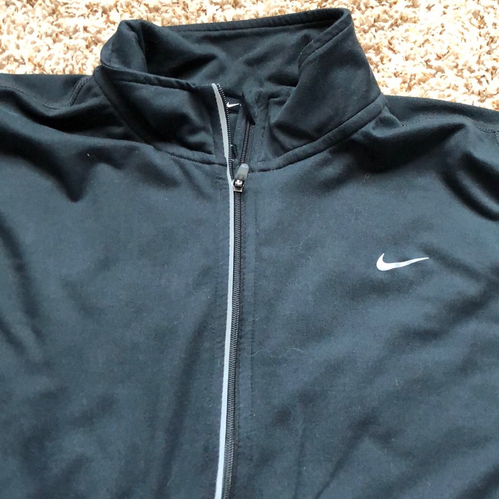 Cute Nike workout shirt - Picture 2 of 2